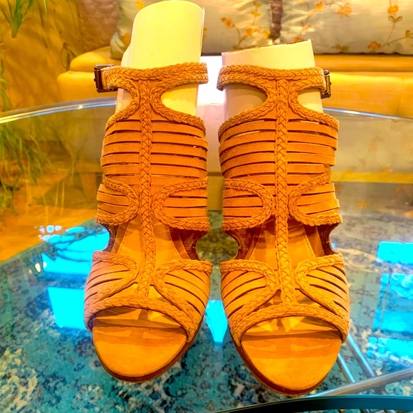 ✨ Vince Camuto✨ Tan Nubuck Peep Toe Strap Wedge Slingbacks - Picture 5 of 13